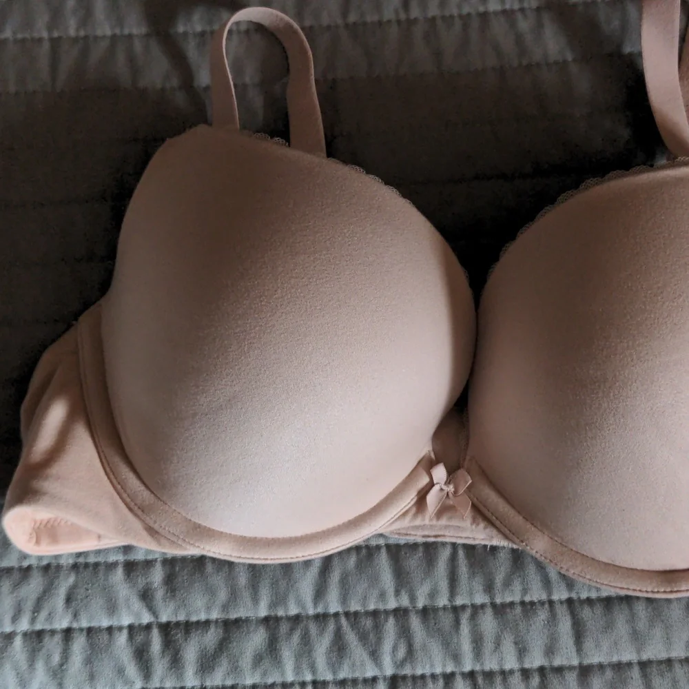 Torrid NWOT Nude Lightly Padded Plunge Bra, size 38B - Picture 5 of 7